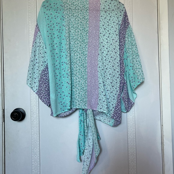 Multi media summer light weight tie in front blouse - Picture 4 of 5